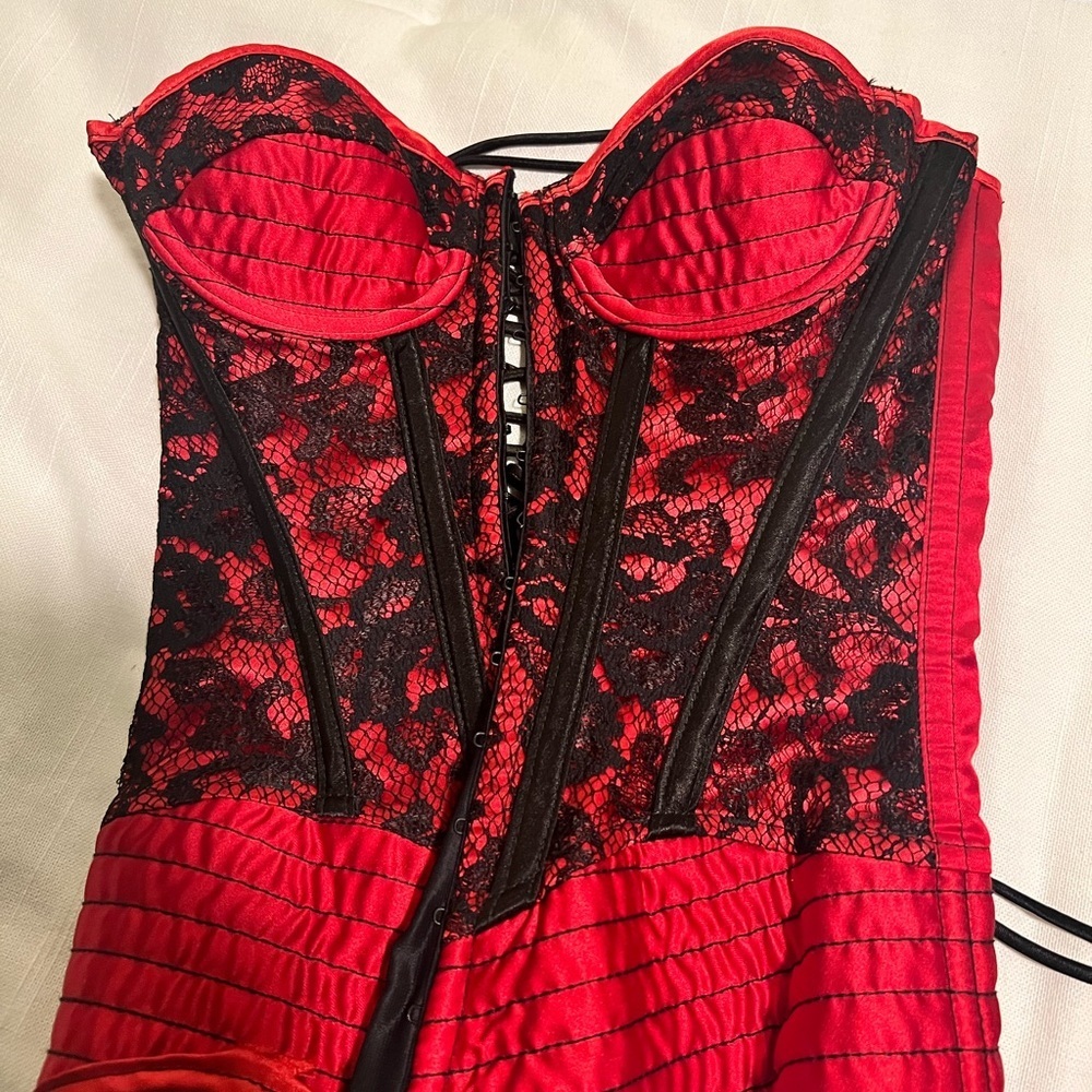 Beautiful Red Corset top - Picture 2 of 5